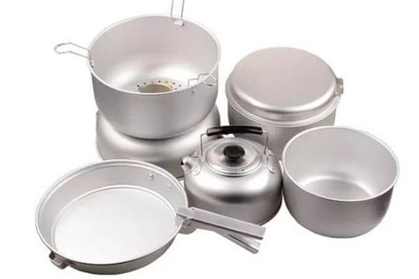 8011 Displej na nádobí s hliníkovými kruhy 8011 Aluminum Circles Cookware Display